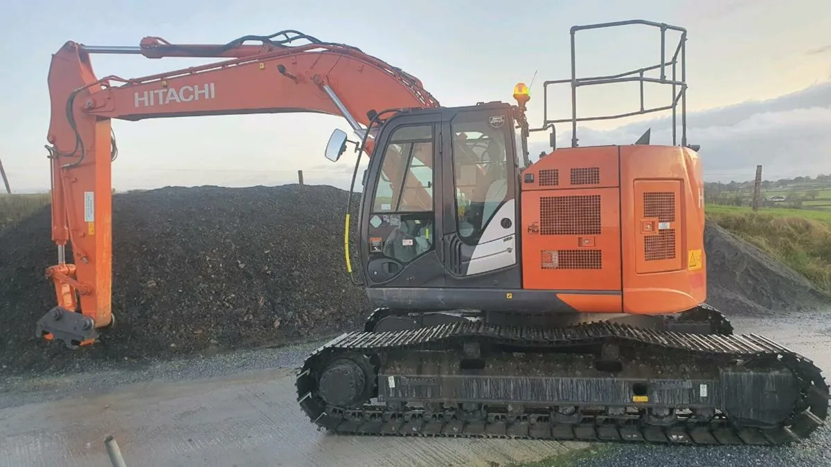 Hitachi 225 for sale - Image 1