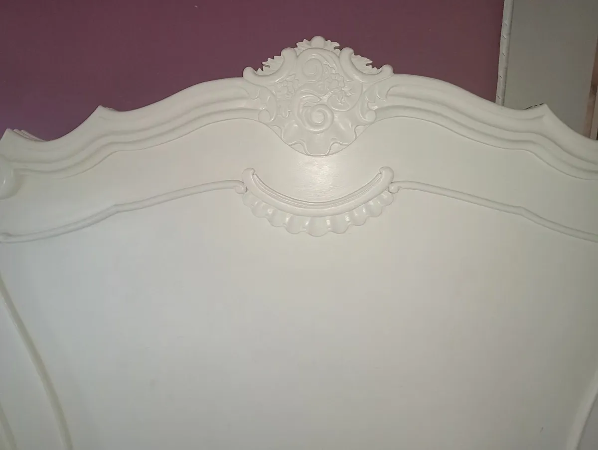 French style headboard and matching lockers - Image 1
