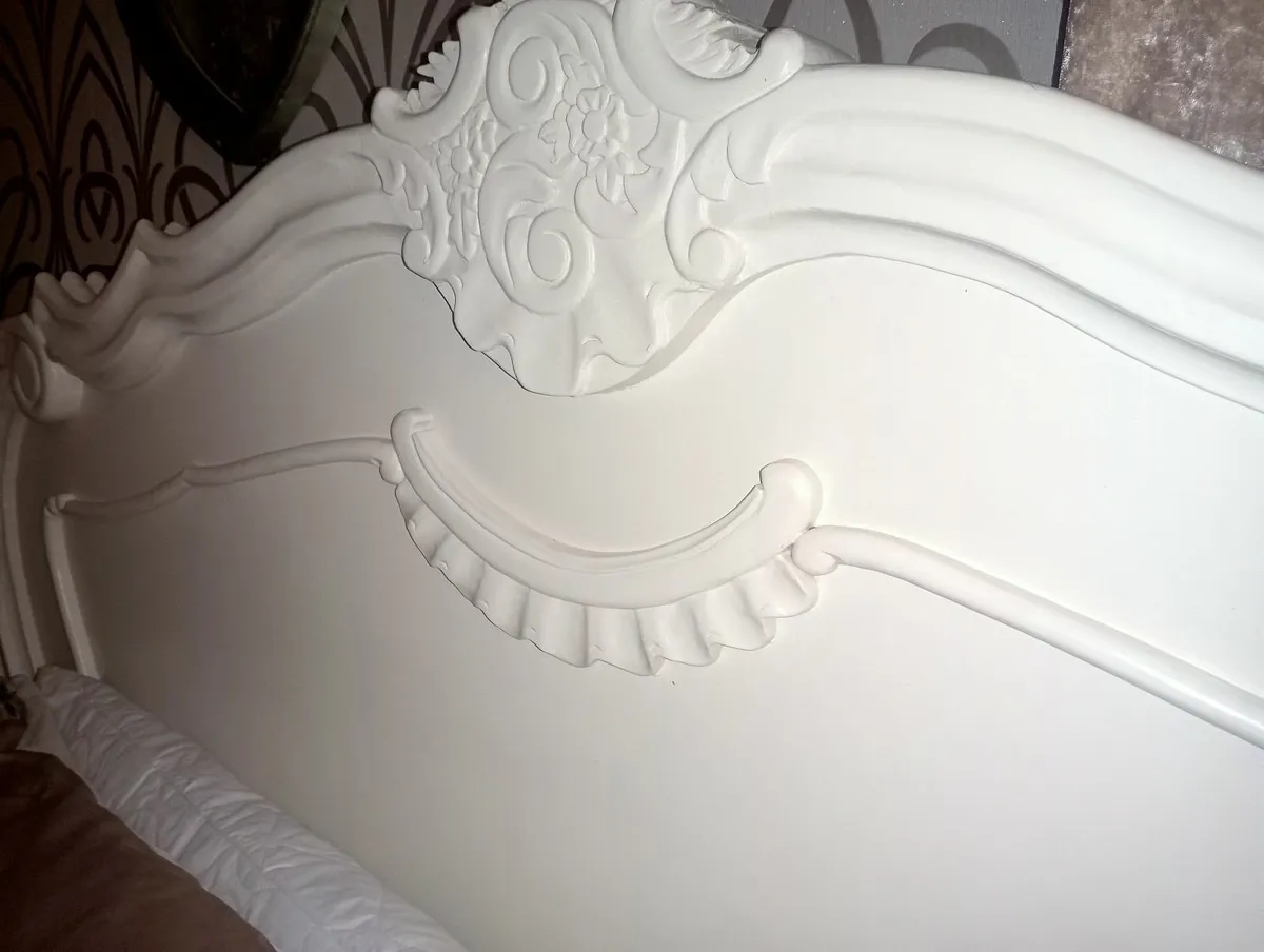 French style headboard and matching lockers - Image 2