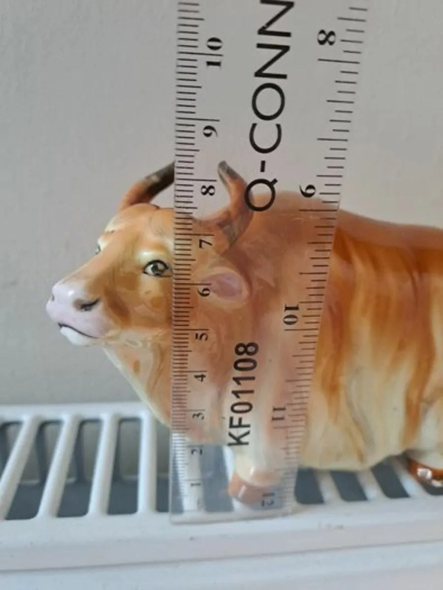 Porcelain cow or yak figurine - Image 3