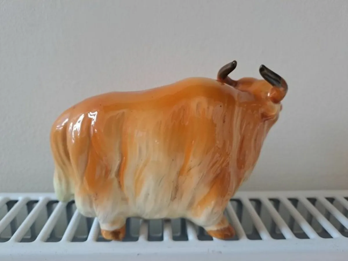 Porcelain cow or yak figurine - Image 4