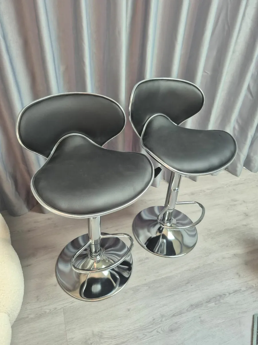 Bar stools - Image 1