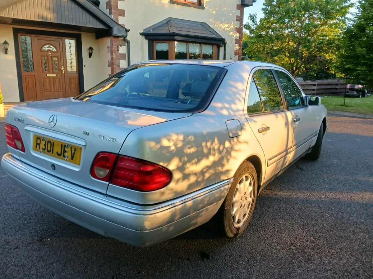 Mercedes benz - Image 1