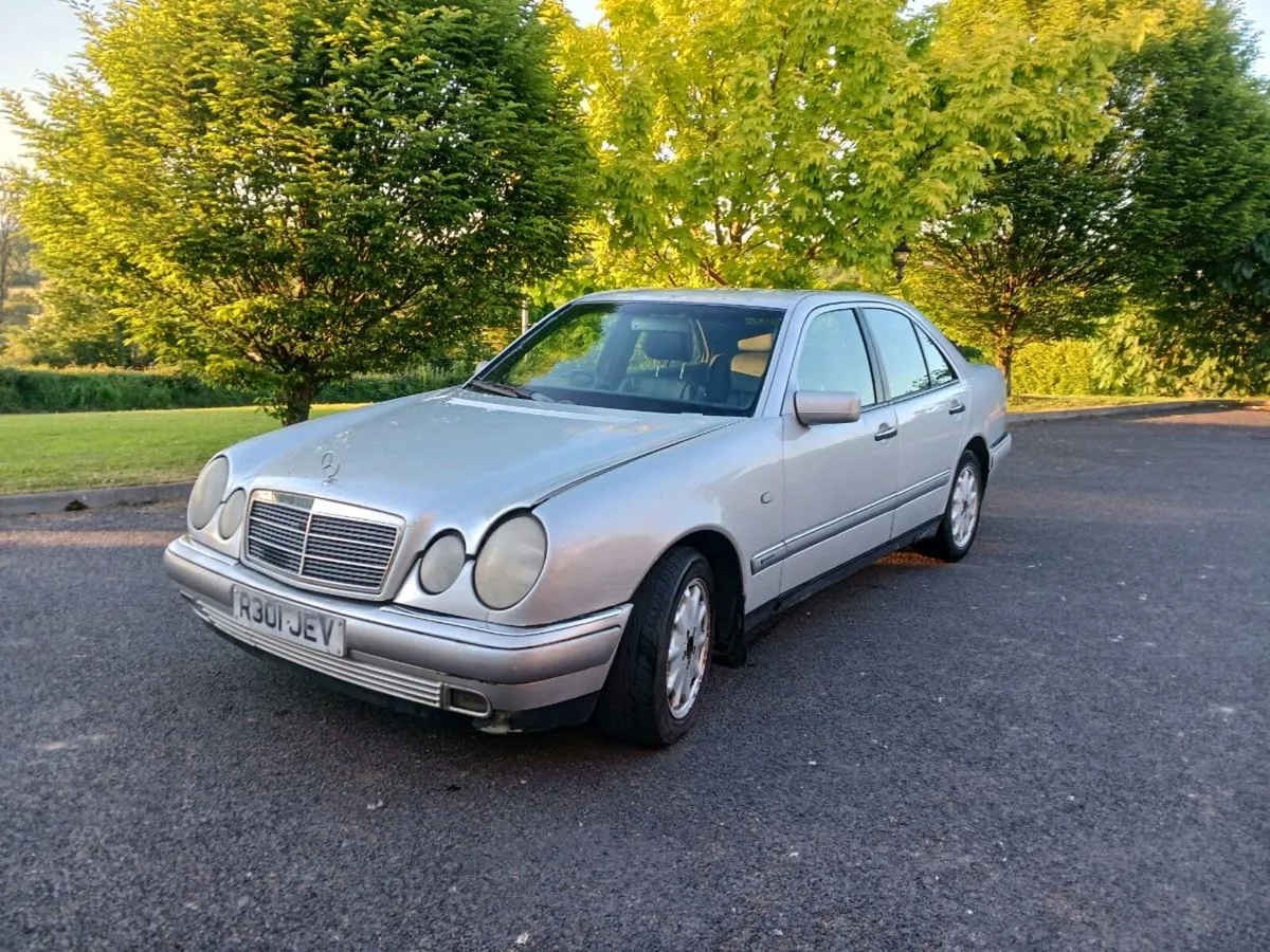Mercedes benz - Image 3