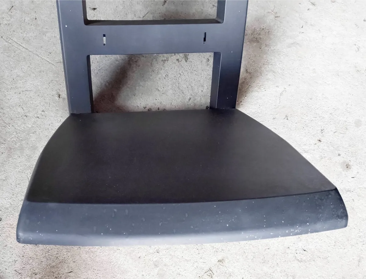 WIDE, LOW TV STAND/TABLE  (USED). - Image 4