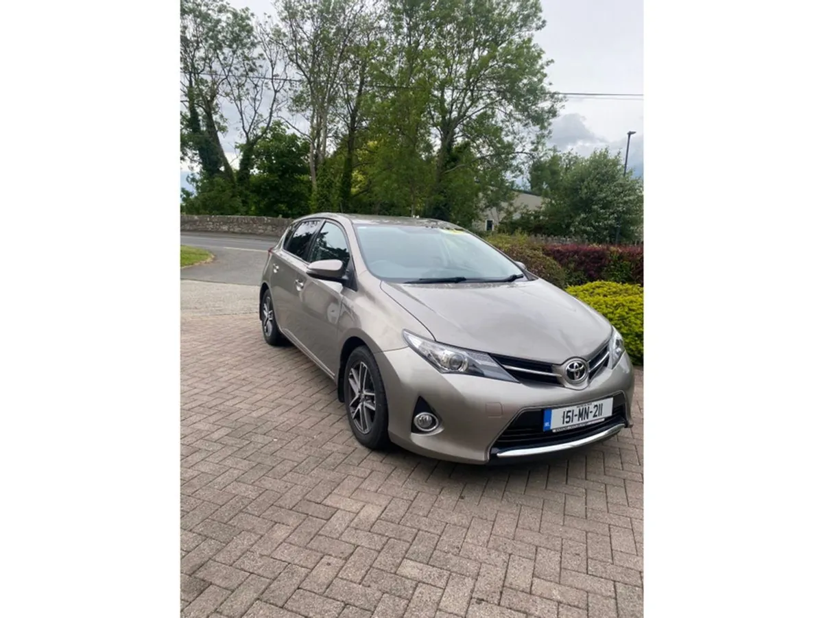 Toyota Auris 1.4 D-4d SOL 4DR - Image 2
