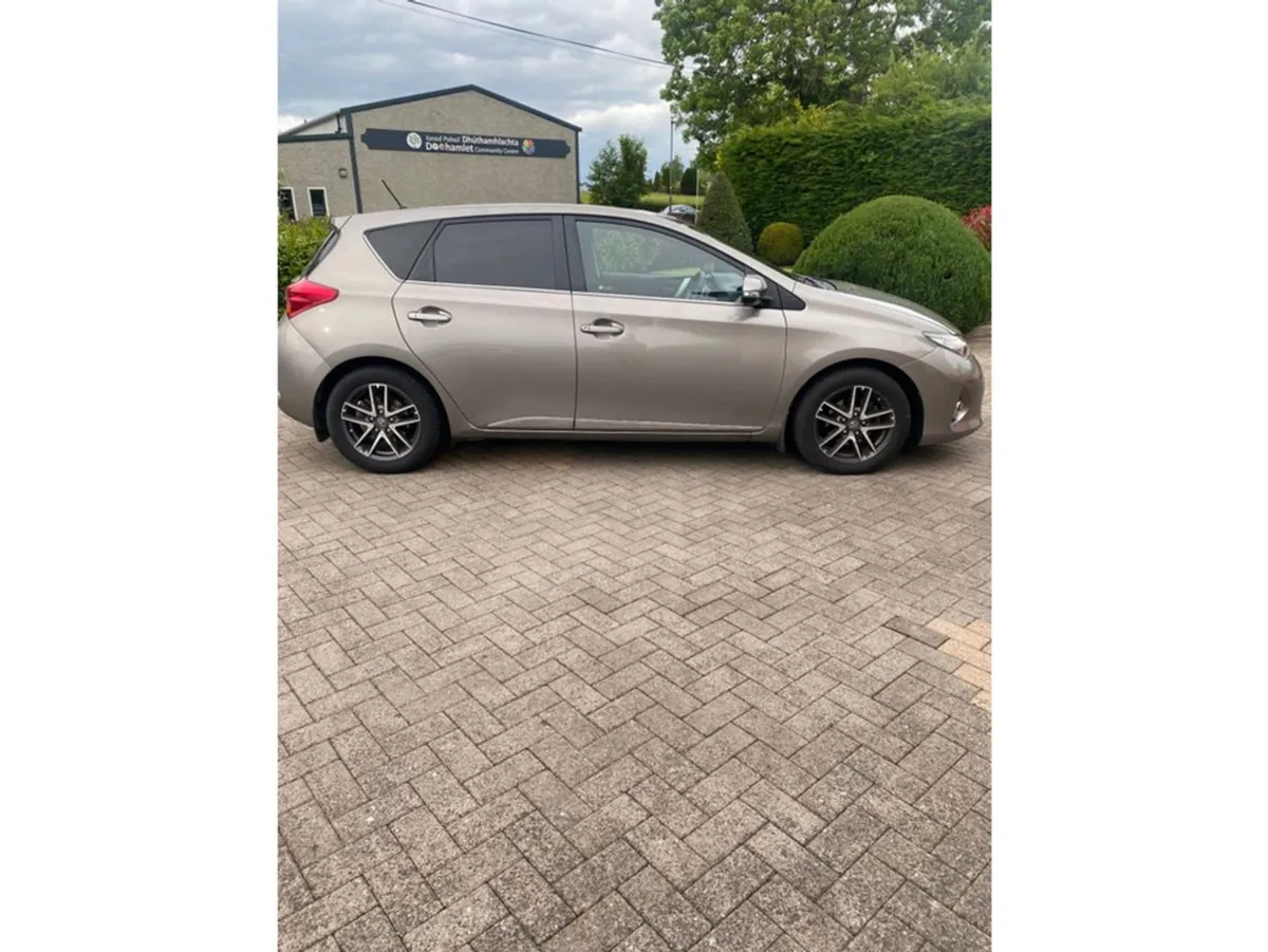 Toyota Auris 1.4 D-4d SOL 4DR - Image 4