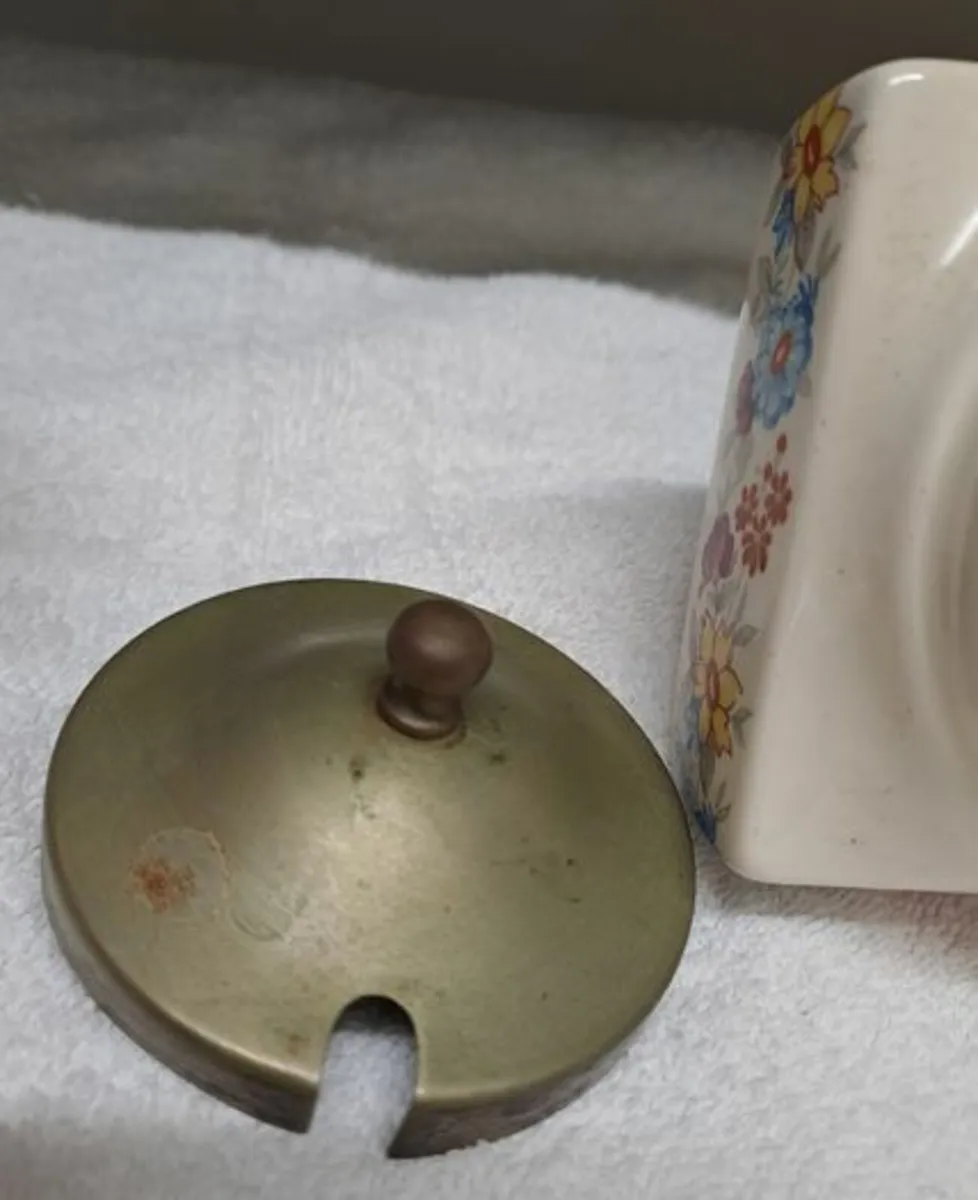 Lancasters jam pot with lid - Image 2
