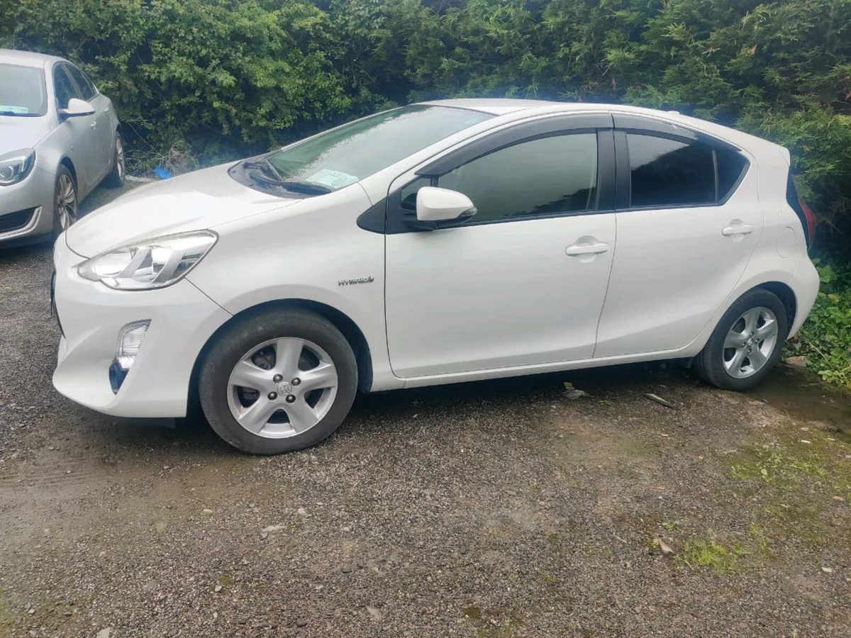 Toyota Aqua 2016 - Image 2