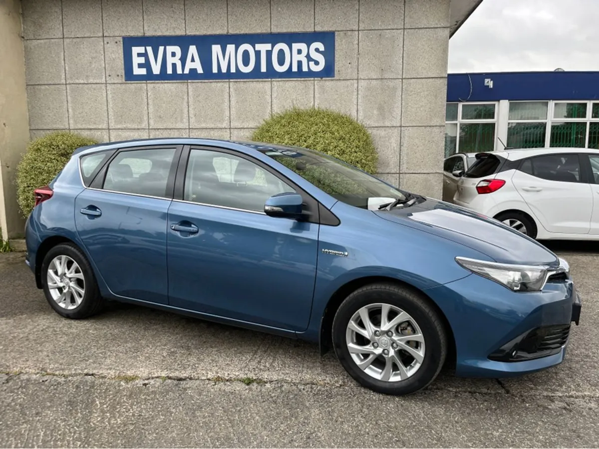 Toyota Auris Luna Hybrid Automatic 1.8 Petrol //o - Image 3