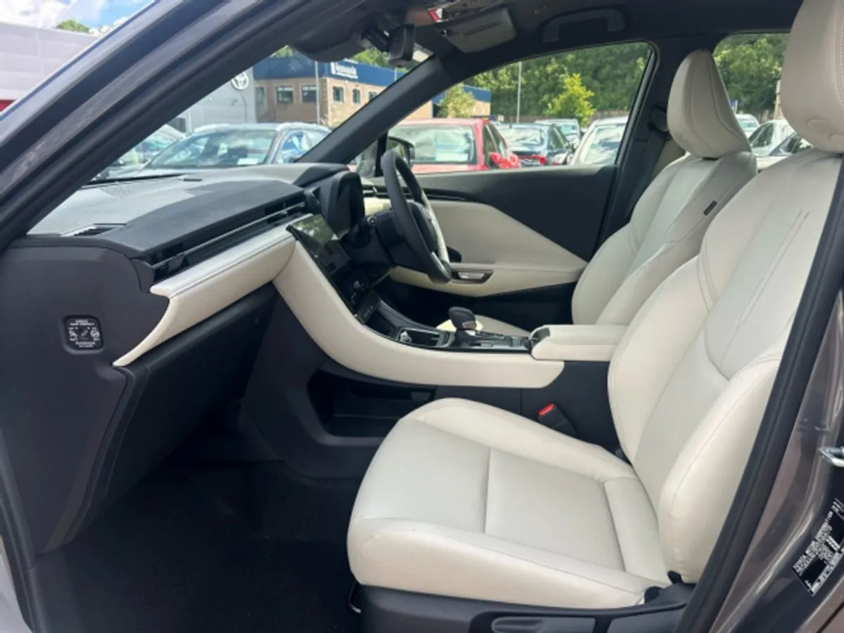 Lexus LBX LBX Elegant - Image 2