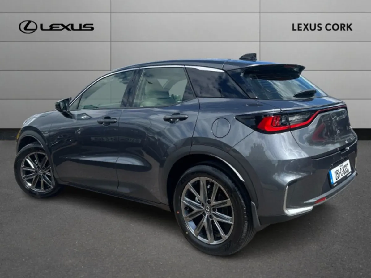 Lexus LBX LBX Elegant - Image 3