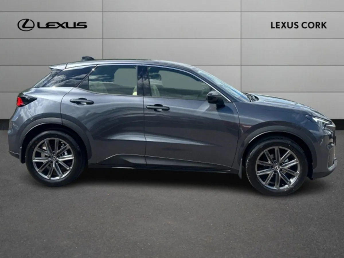 Lexus LBX LBX Elegant - Image 4