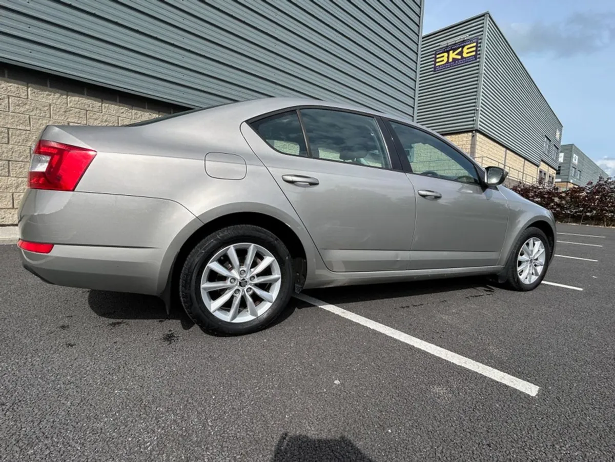 Skoda Octavia Ambition 1.6 TDI - Image 2