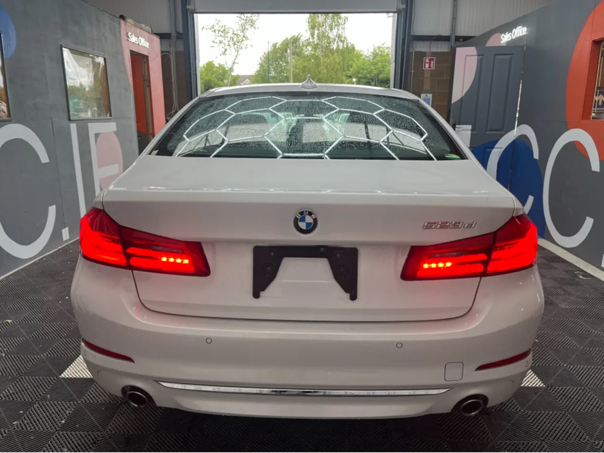 BMW 5-Series 523D LUXURY / 88k KMs / HEATED SEATS - Image 4
