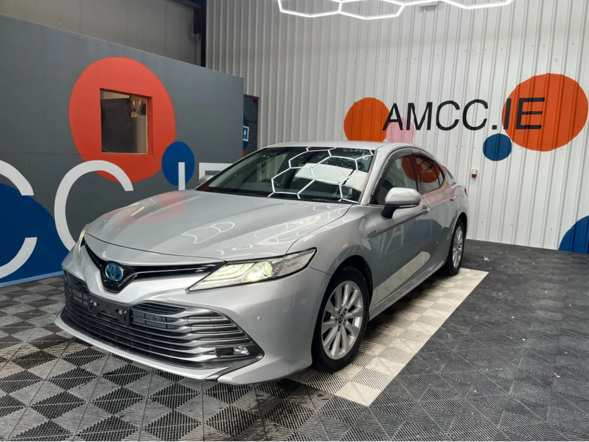 Toyota Camry 2.5 HYRBID / 91k KMs / REVERSE CAMERA - Image 3