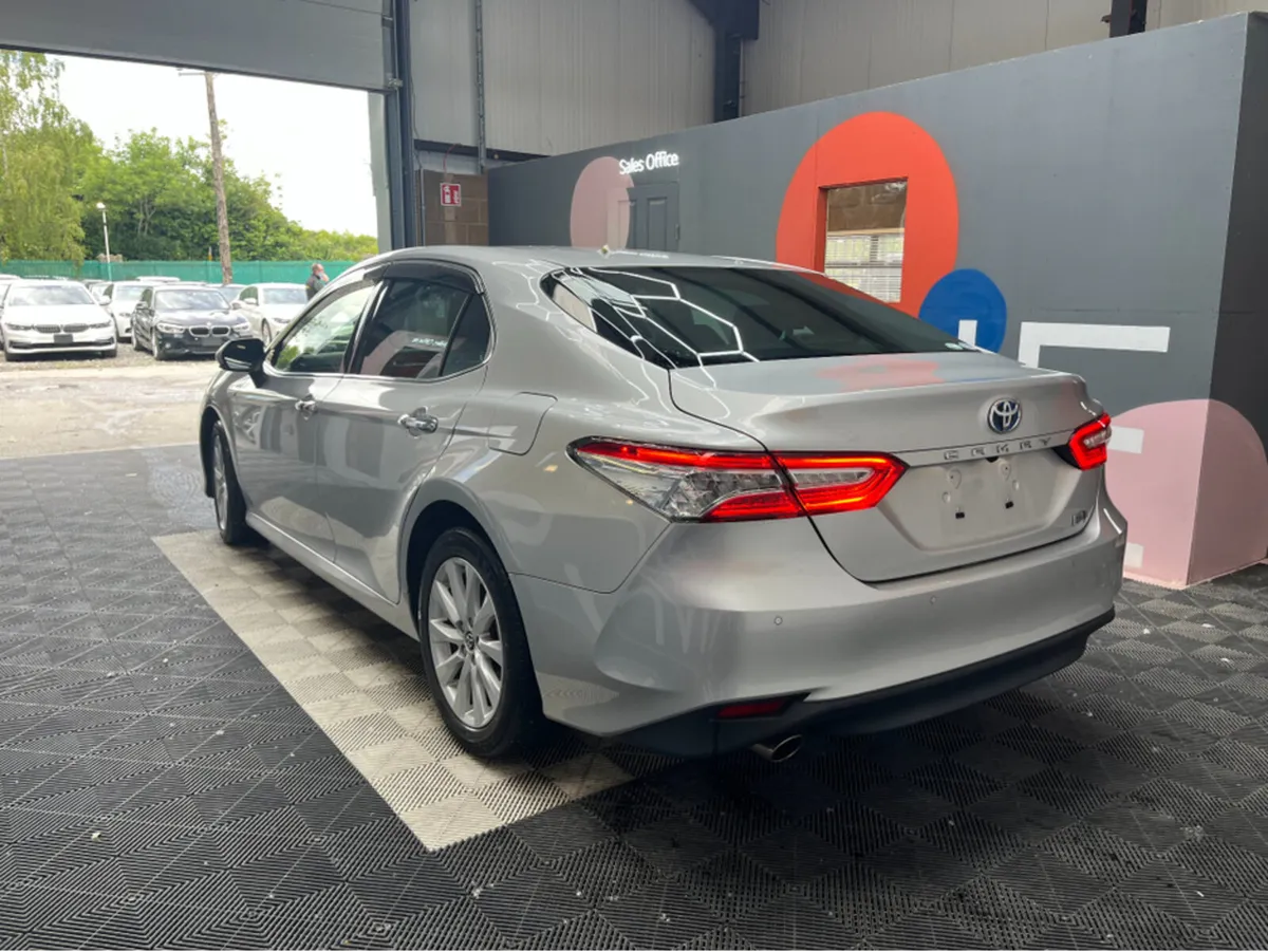 Toyota Camry 2.5 HYRBID / 91k KMs / REVERSE CAMERA - Image 4