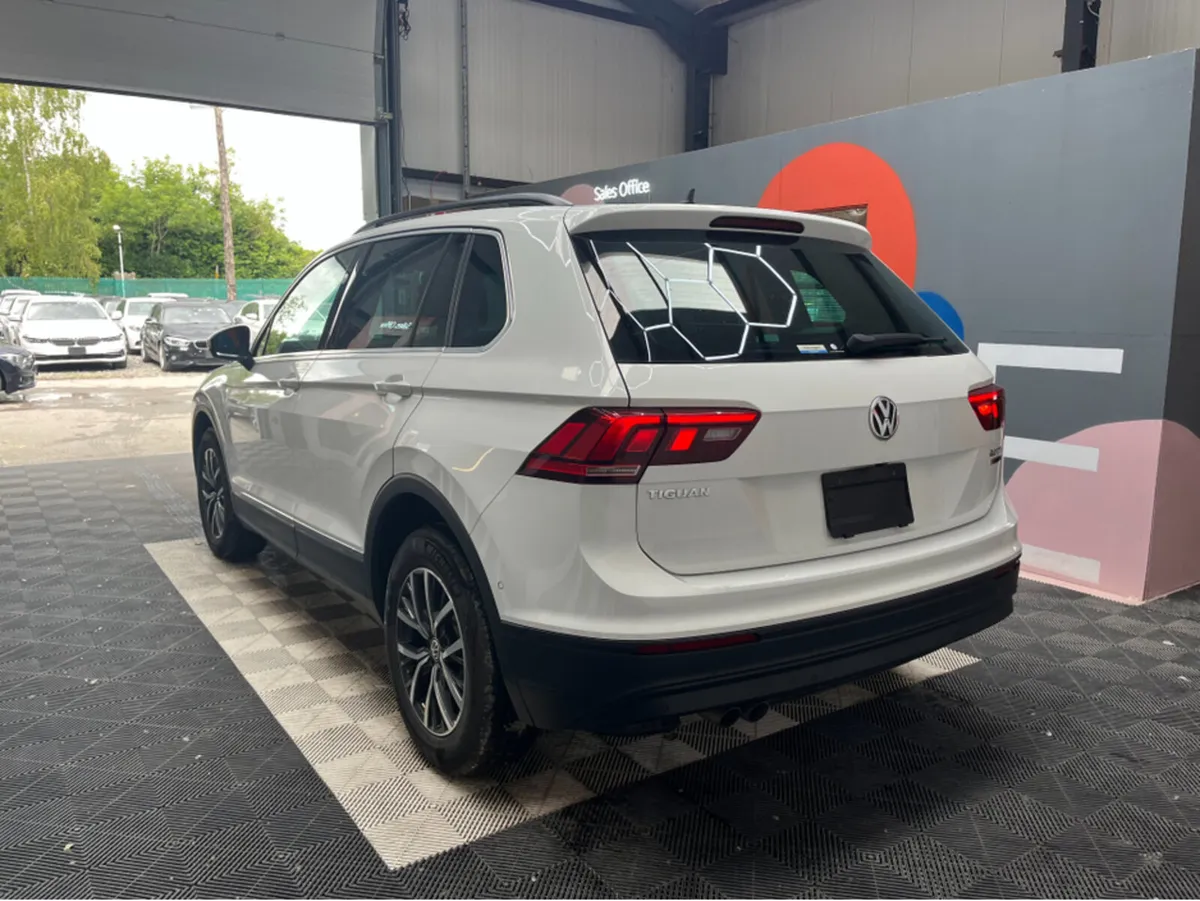 Volkswagen Tiguan TDI 4MOTION / 50k KMs / REVERSE - Image 4
