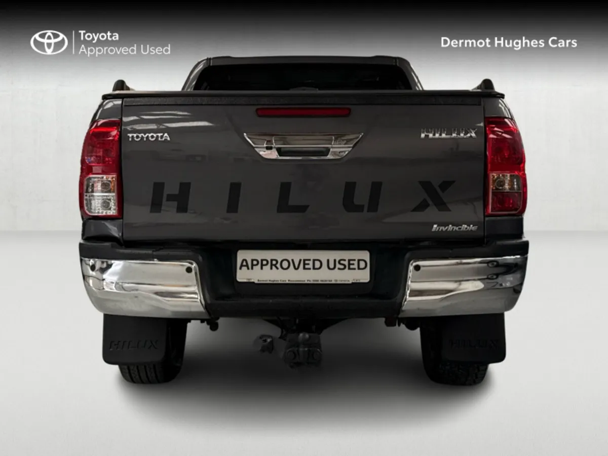 Toyota Hilux 2.4D4D INVITE X 148BHP D/C 4DR A - Image 4