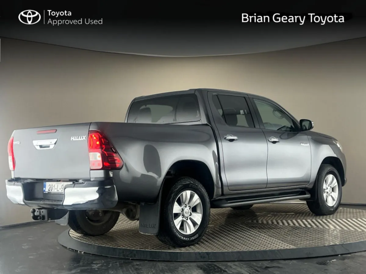 Toyota Hilux 2.4 D4D SR5 DCAB - Image 2