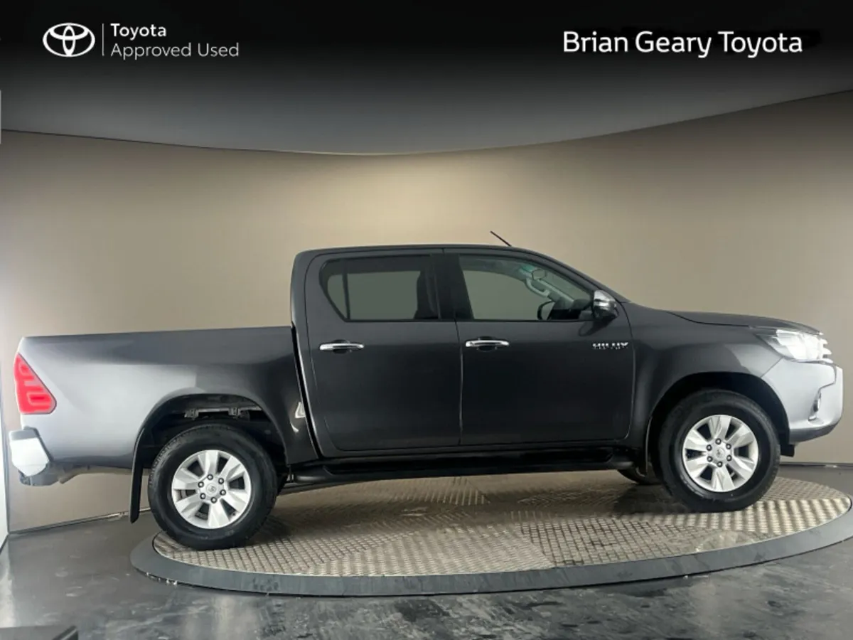 Toyota Hilux 2.4 D4D SR5 DCAB - Image 3