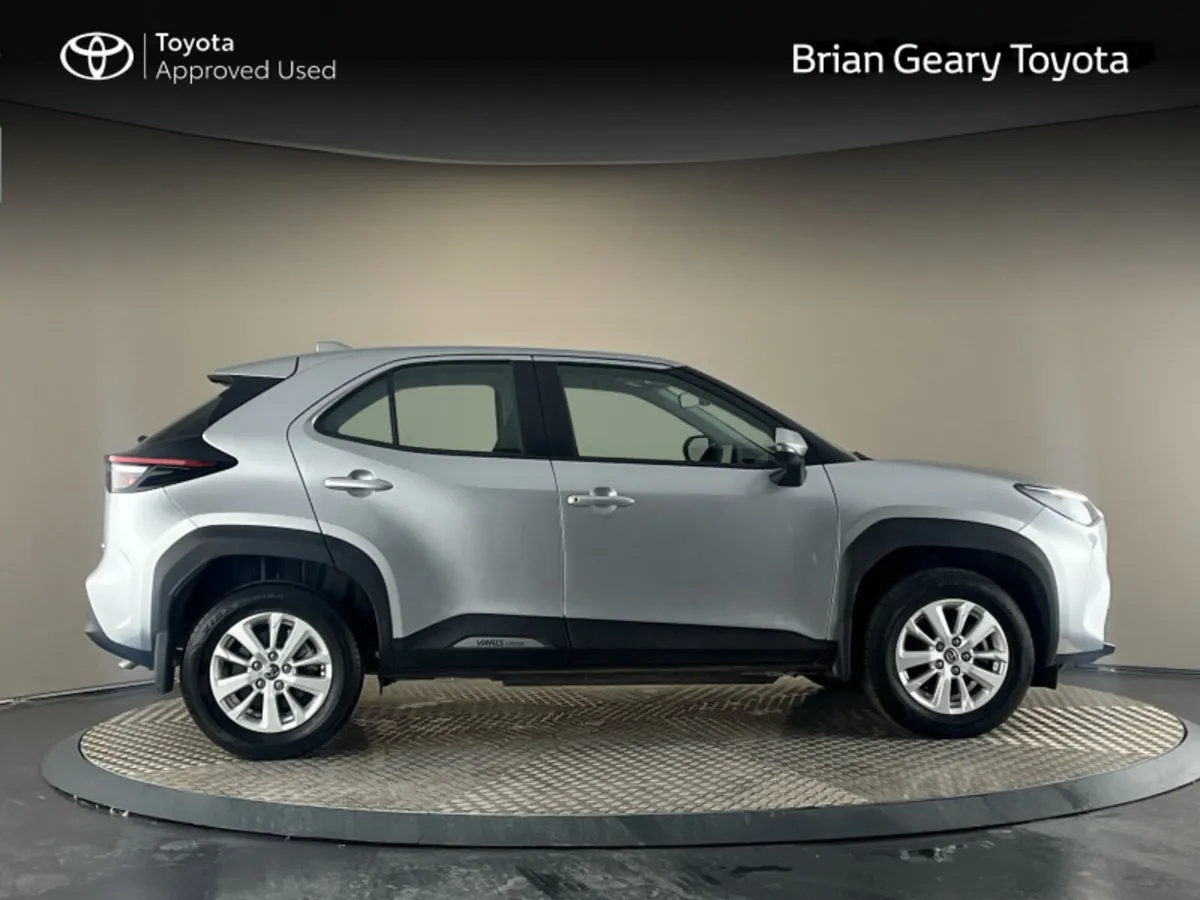 Toyota Yaris Cross HYBRID LUNA - Image 3