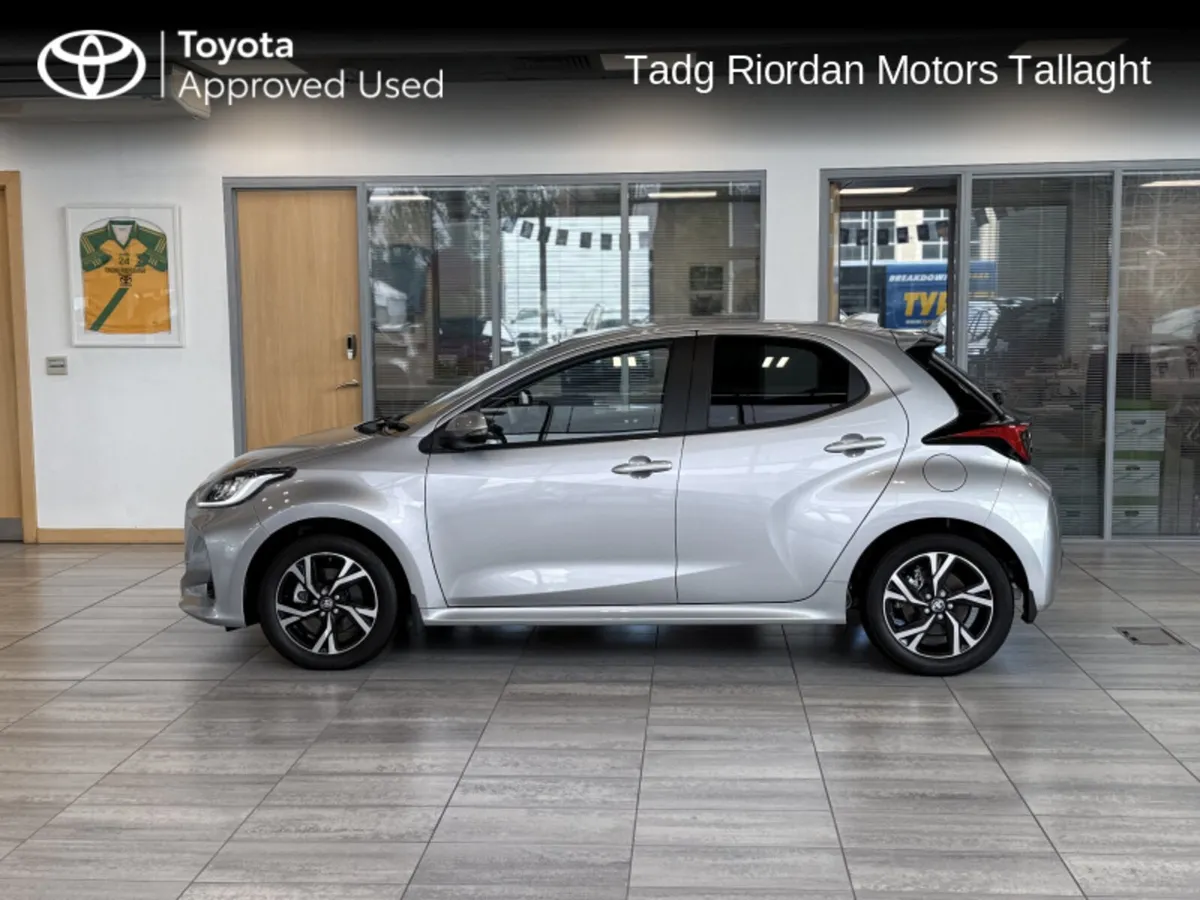 Toyota Yaris Hybrid 115 L-SPORT*** DEMO SALE *** B - Image 3