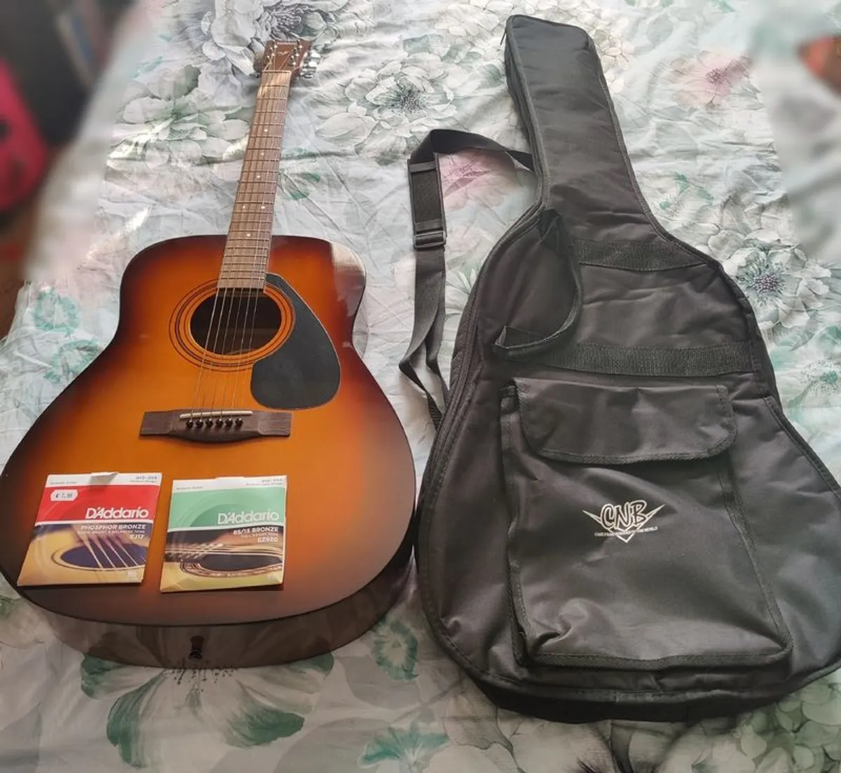 Yamaha F310 Acoustic Guitar (incl. Guitar case & 2 bronze strings sets) - Image 4