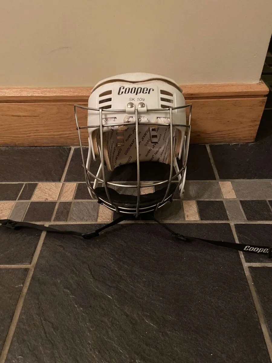 White Cooper sk109 GAA hurling helmet - Image 1
