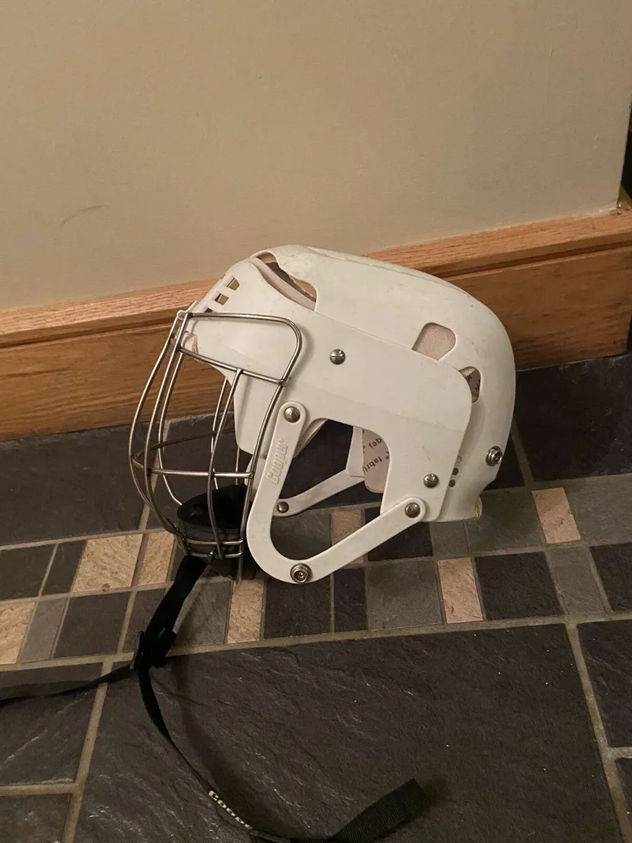 White Cooper sk109 GAA hurling helmet - Image 2