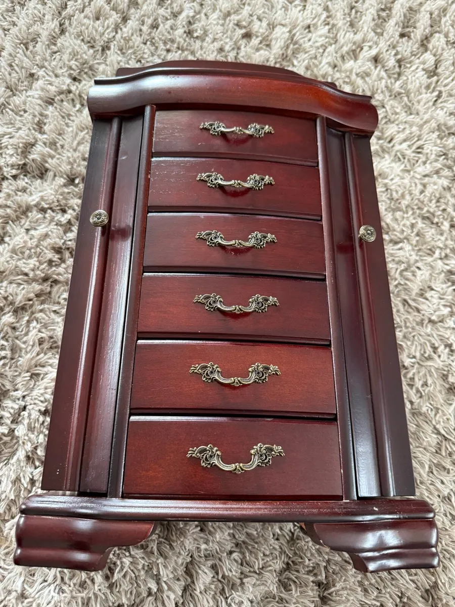 King Wood Company Limited 2016 Jewellery Box - Image 1