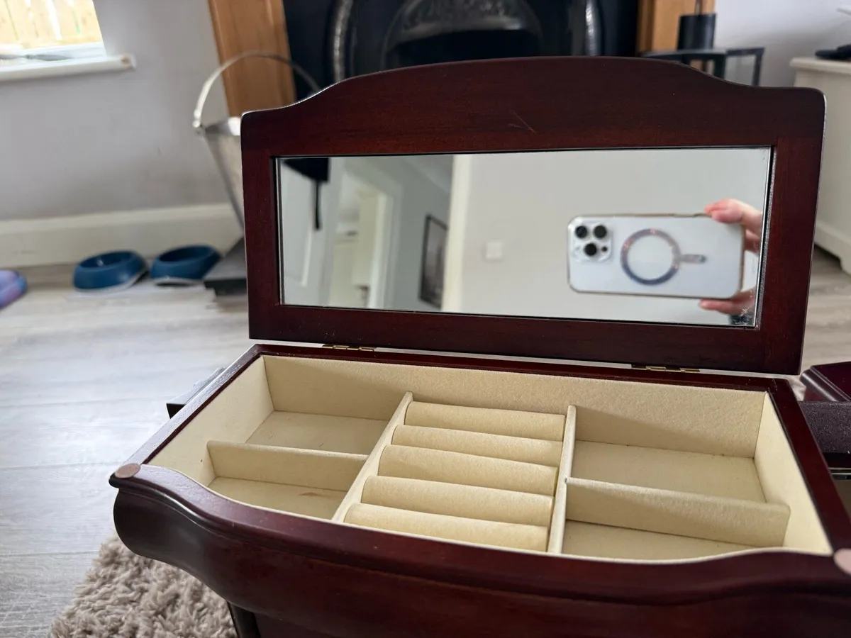 King Wood Company Limited 2016 Jewellery Box - Image 3