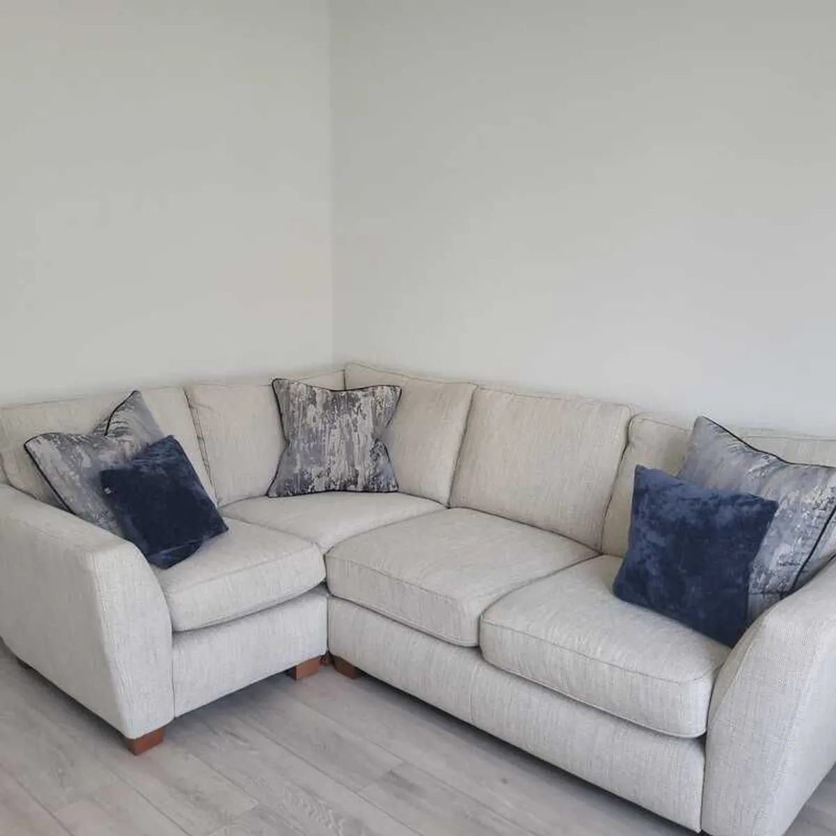 DFS Sophia Corner Sofa - Image 4