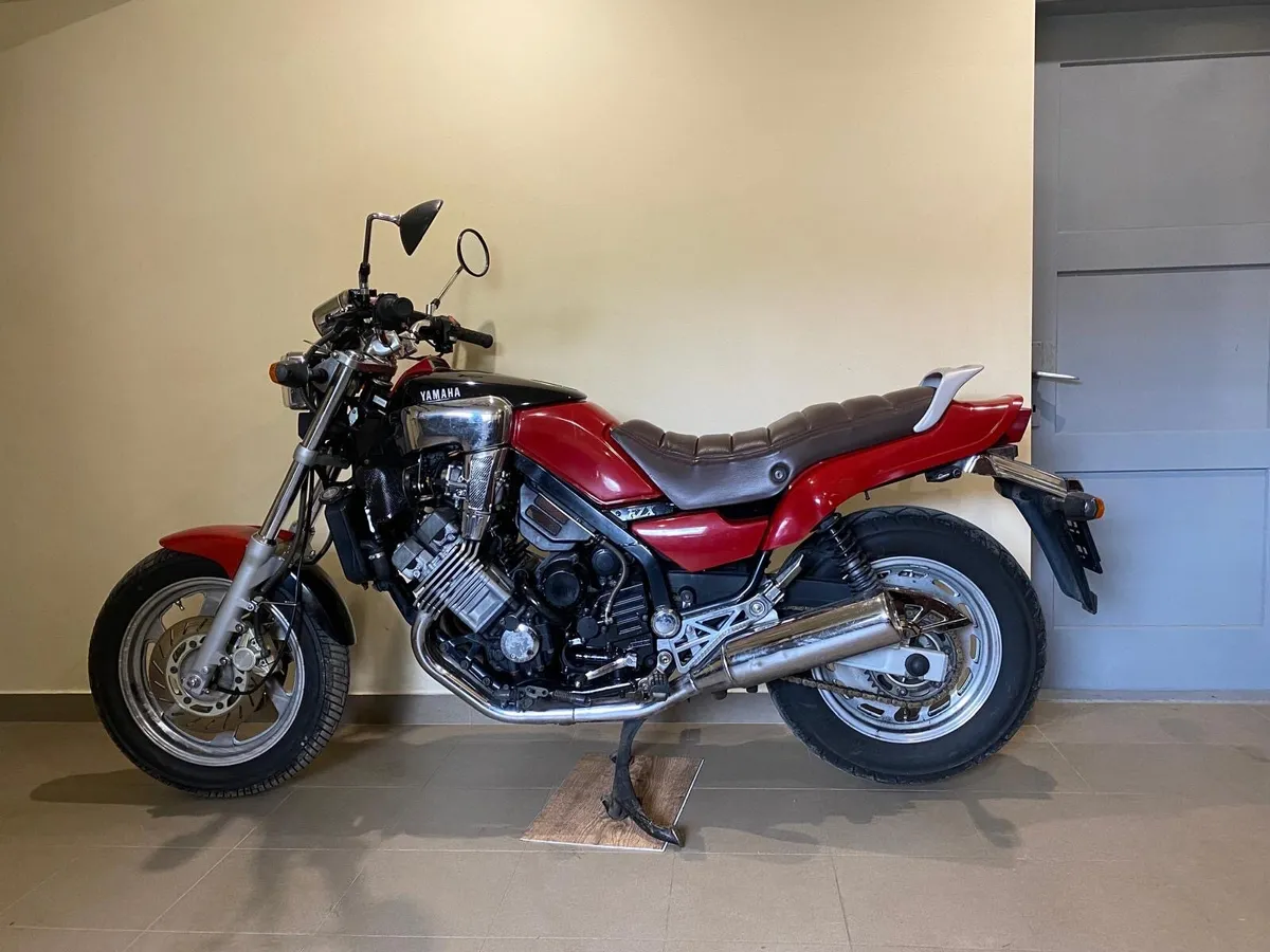 Yamaha  fzx750 - mint xj900 - Image 1