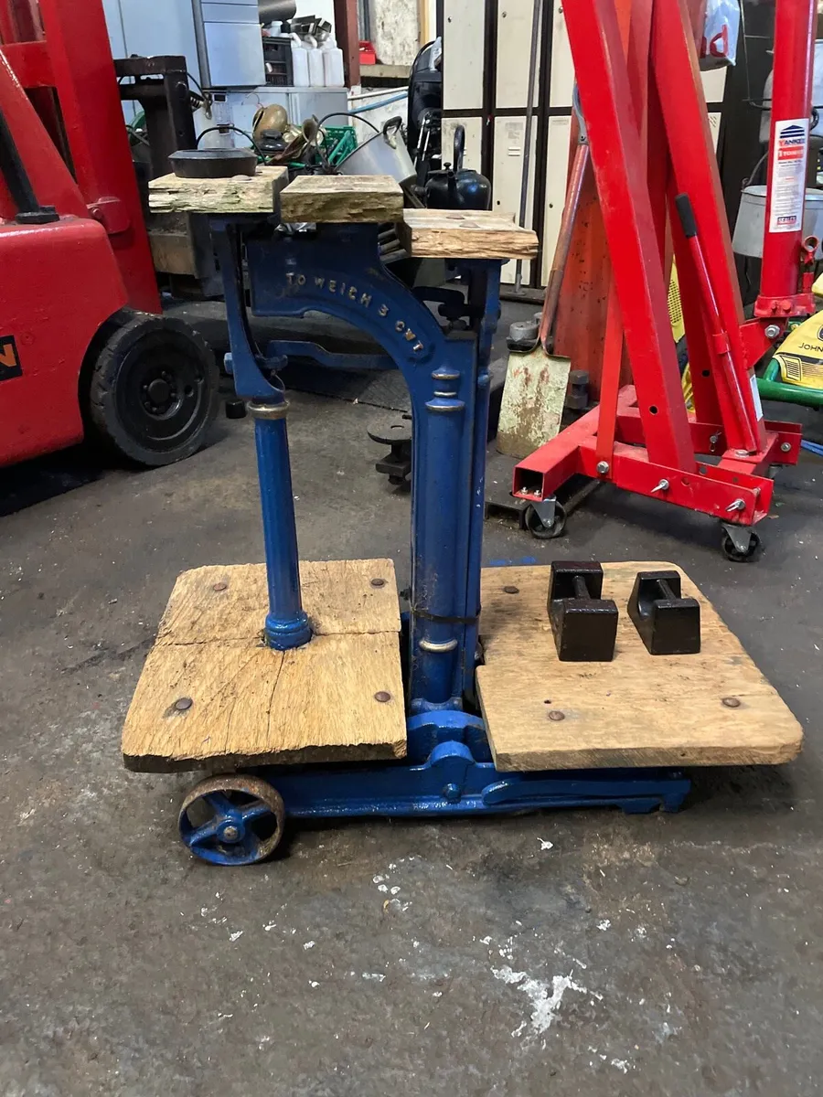 Beautiful Original Avery vintage heavy iron scales - Image 1