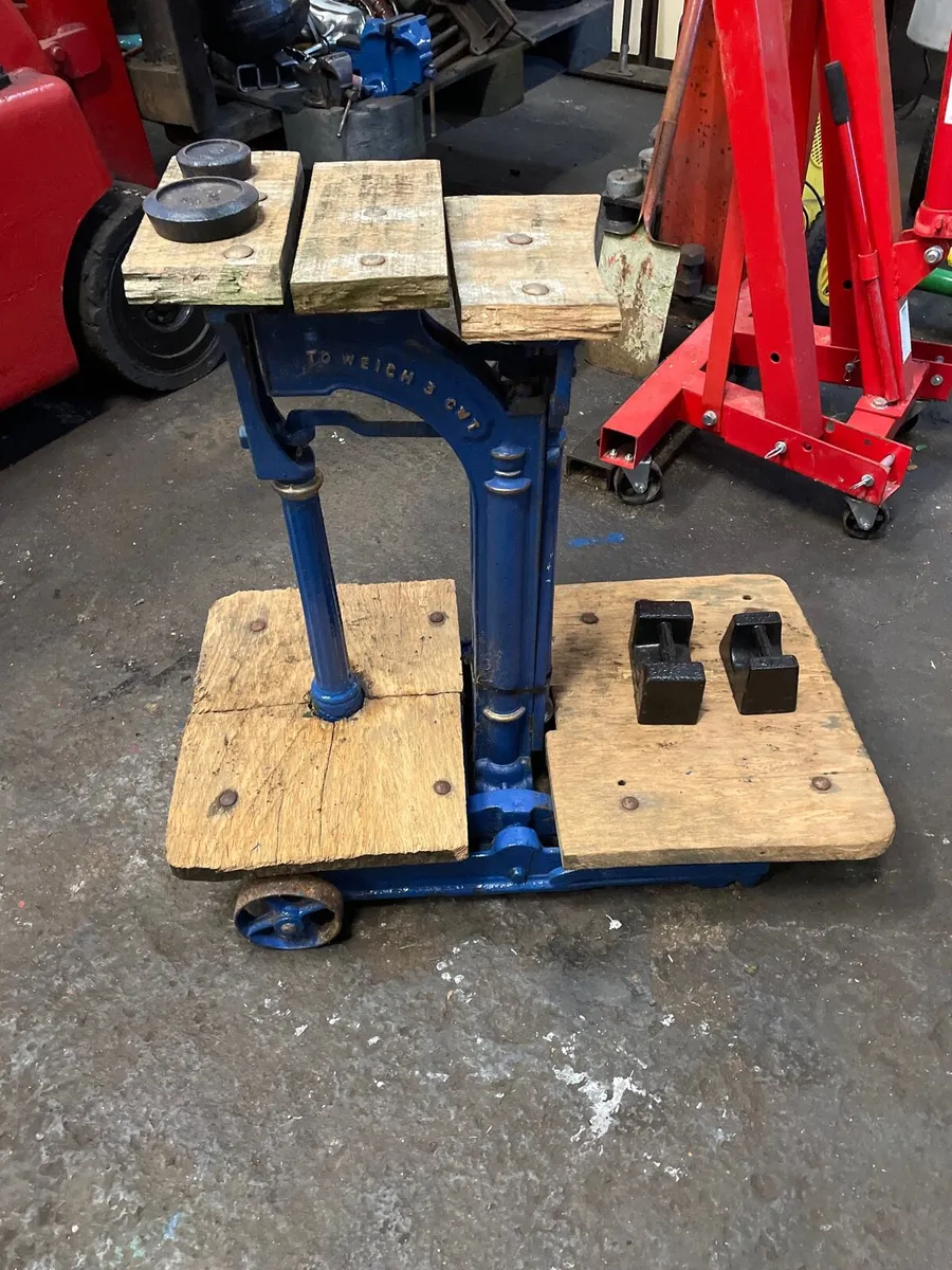 Beautiful Original Avery vintage heavy iron scales - Image 4