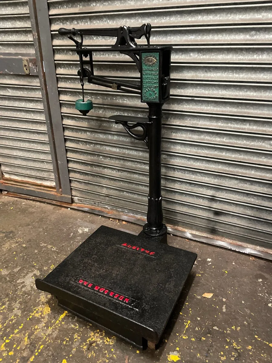 Beautiful Vintage heavy weight Glasgow shop scales - Image 1