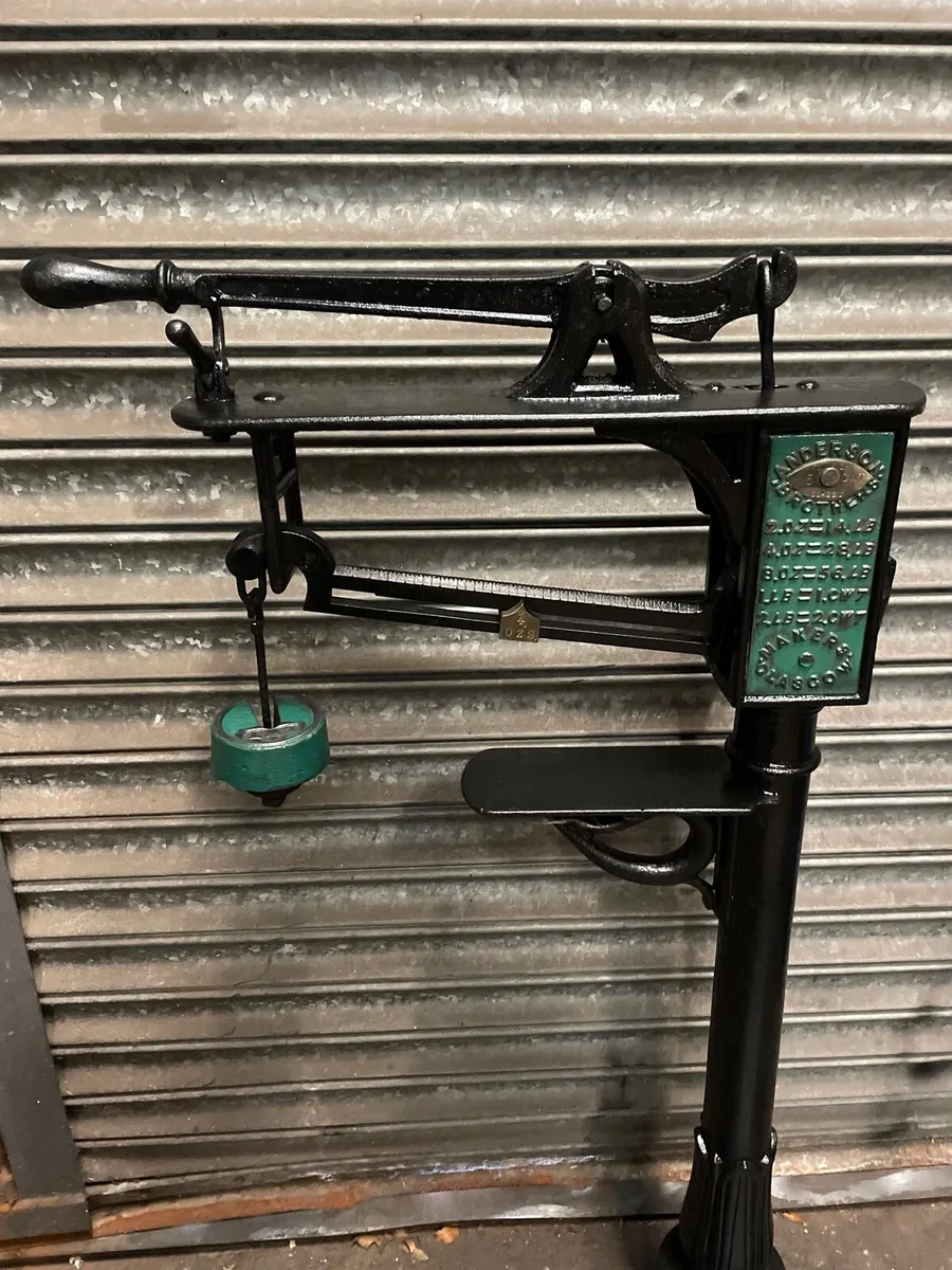 Beautiful Vintage heavy weight Glasgow shop scales - Image 3
