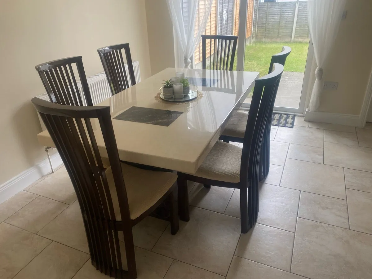 Dining room table and chairs - Image 1