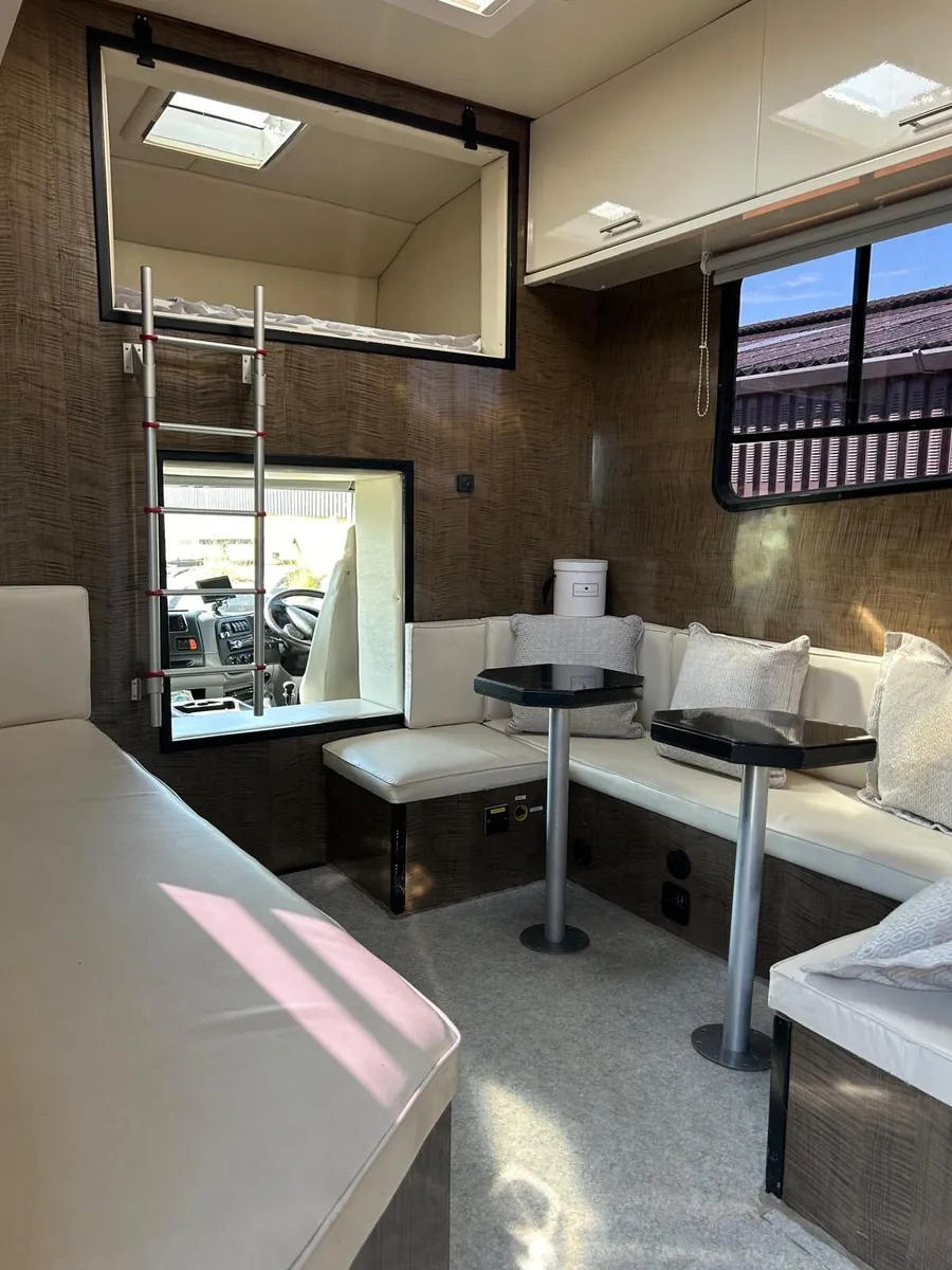 Horse truck 2005 Daf LF180 12 T luxury  living - Image 3