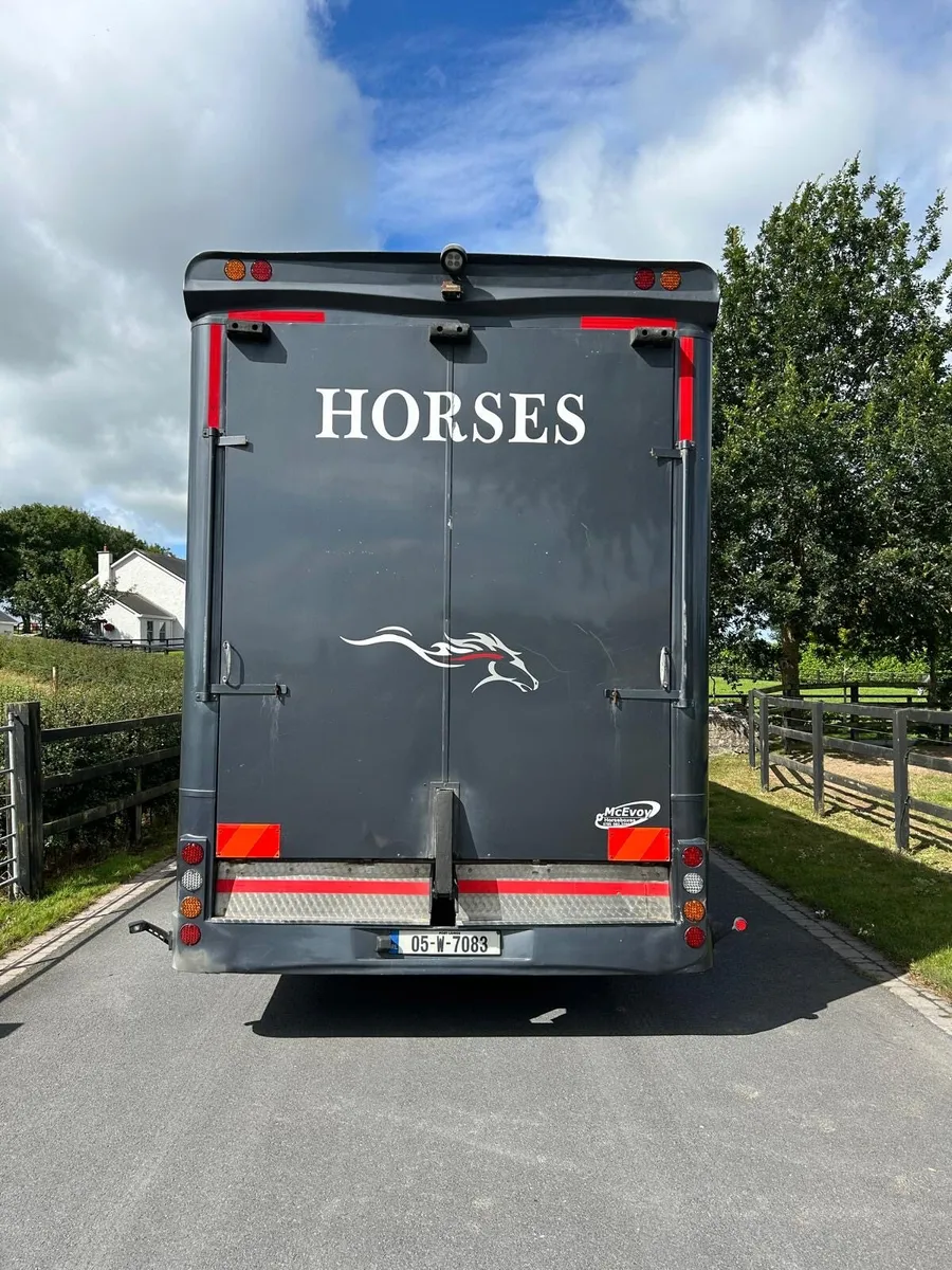 Horse truck 2005 Daf LF180 12 T luxury  living - Image 4