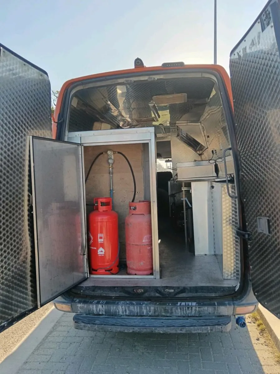 Food truck - Image 2