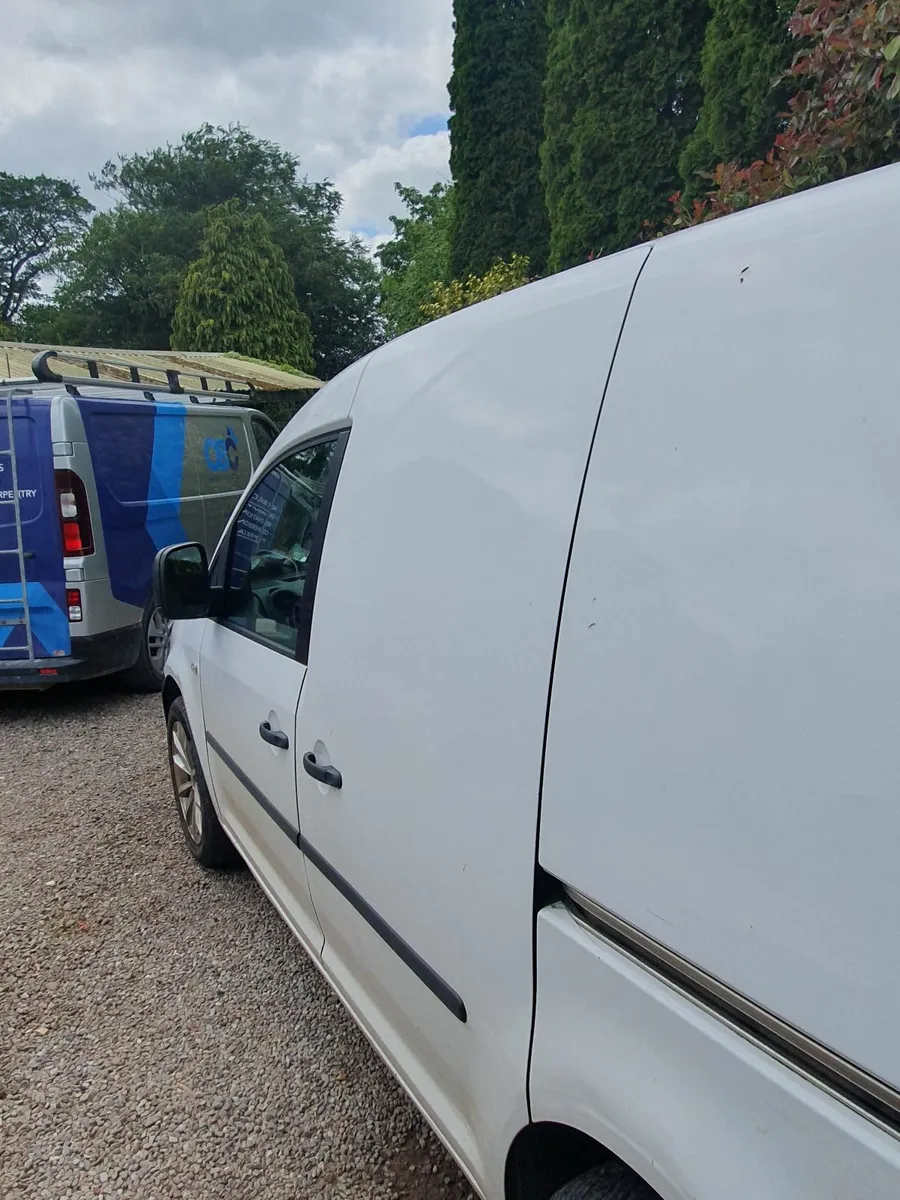 Volkswagen Caddy 2011 - Image 2