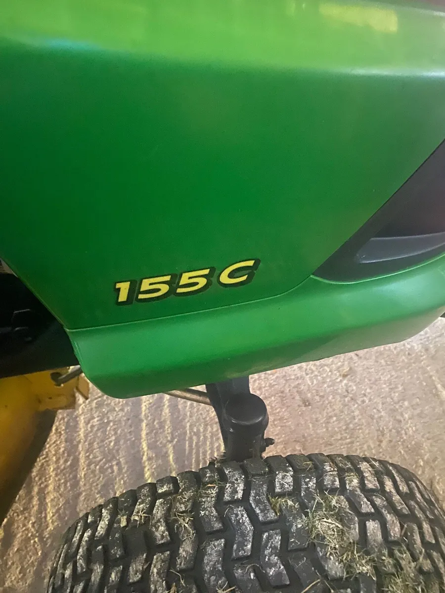 Ride on lawnmower - Image 1