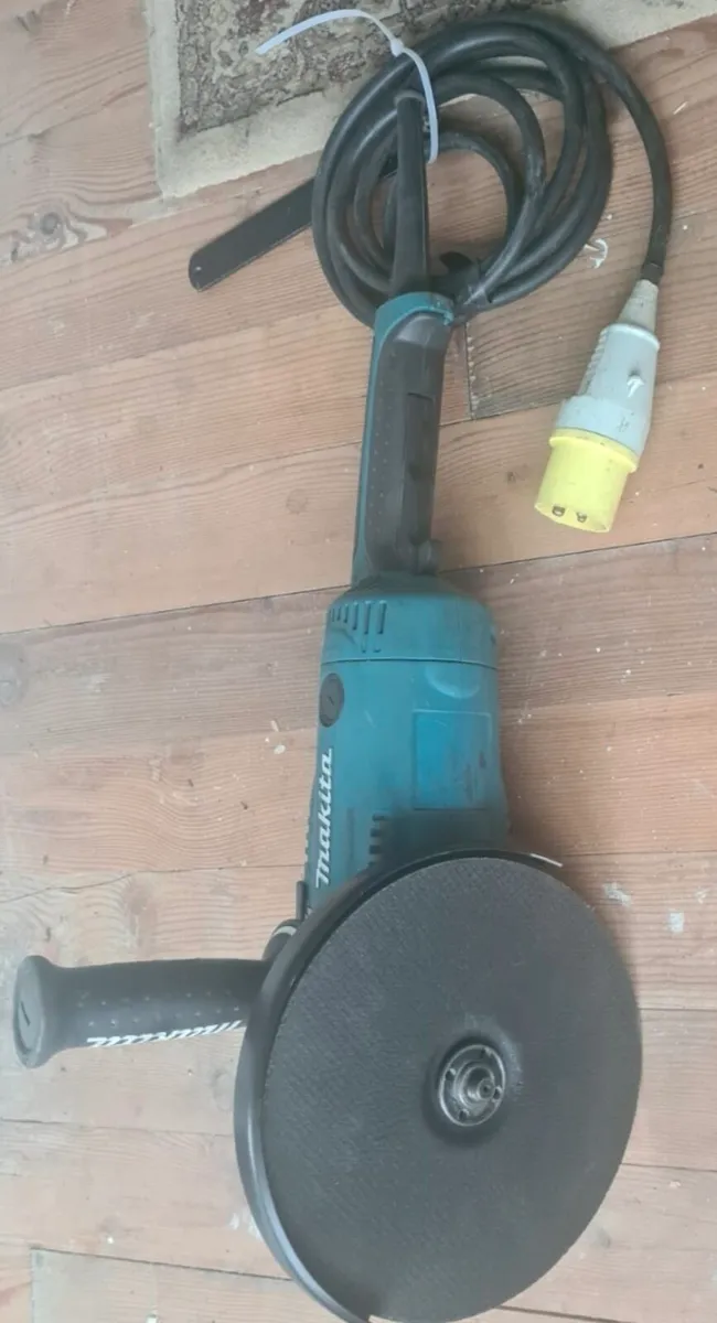 9" makita 110v grinder + 4 discs & wrench - Image 3