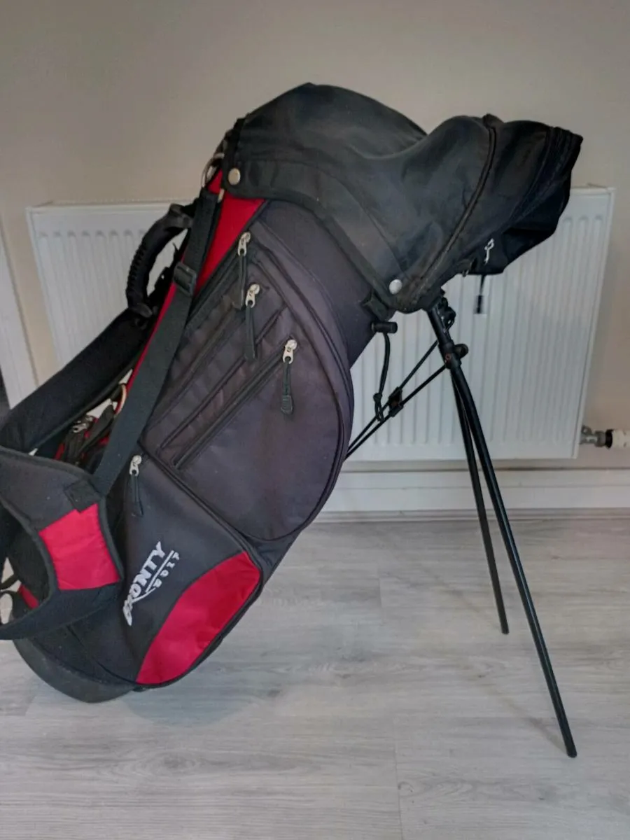 Bronty golf bag with stand. - Image 1