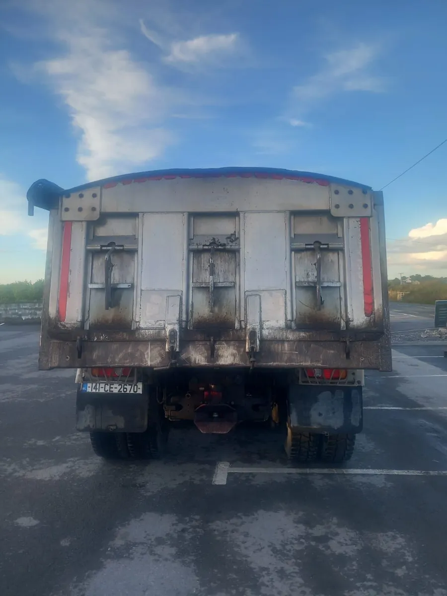 Hino 700 - Image 2