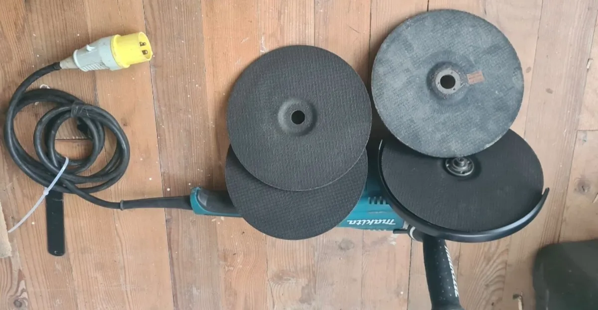 9" makita 110v grinder + 4 discs & wrench - Image 4