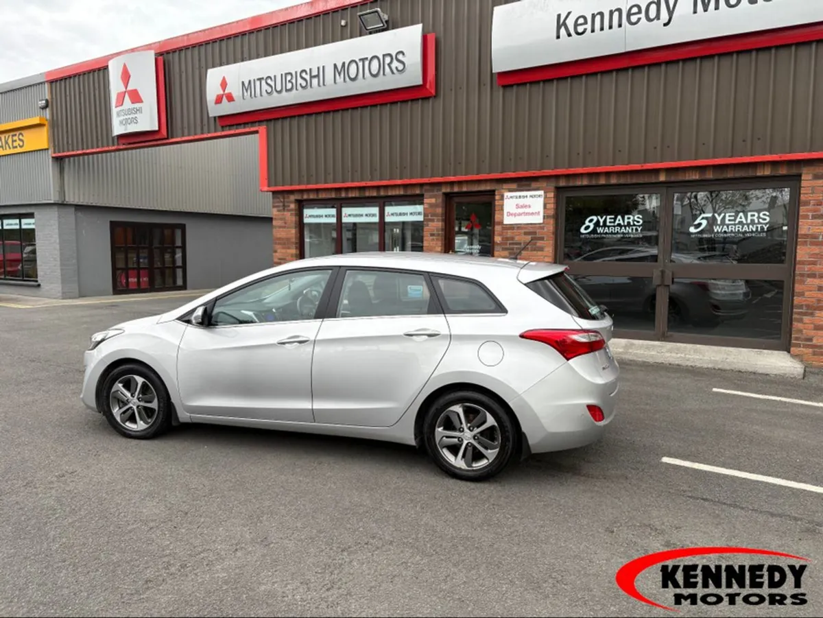 Hyundai i30 I 30 1.6 Tourer Deluxe 5DR - Image 2