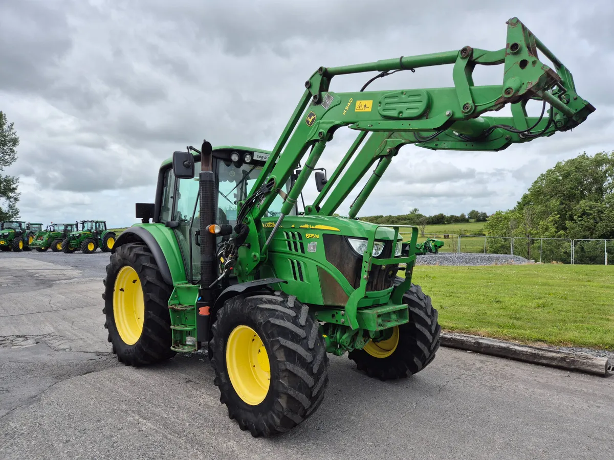 John Deere 6125M 2014 - Image 1